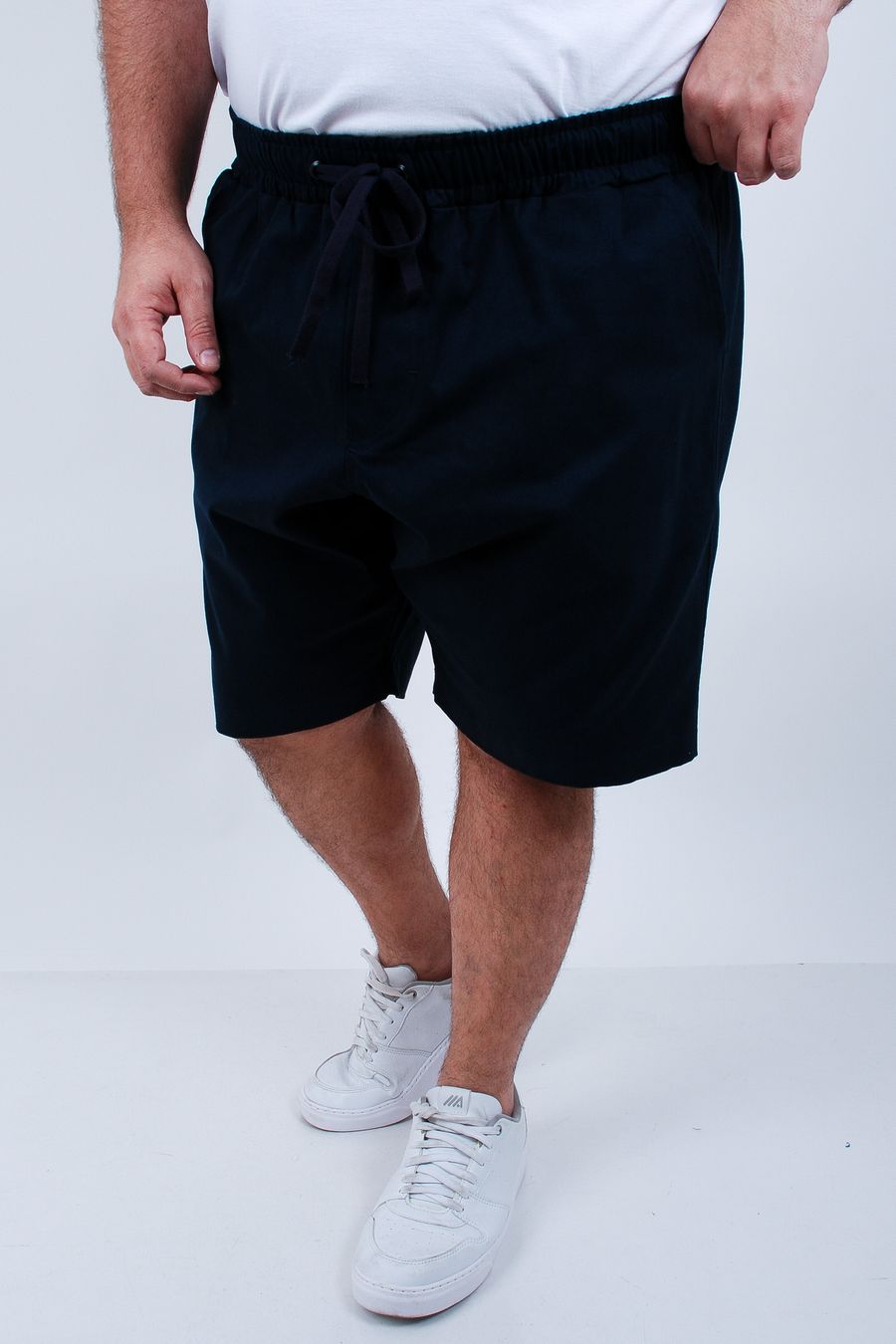 Bermuda masculina sarja elastano bolso embutido azul marinho