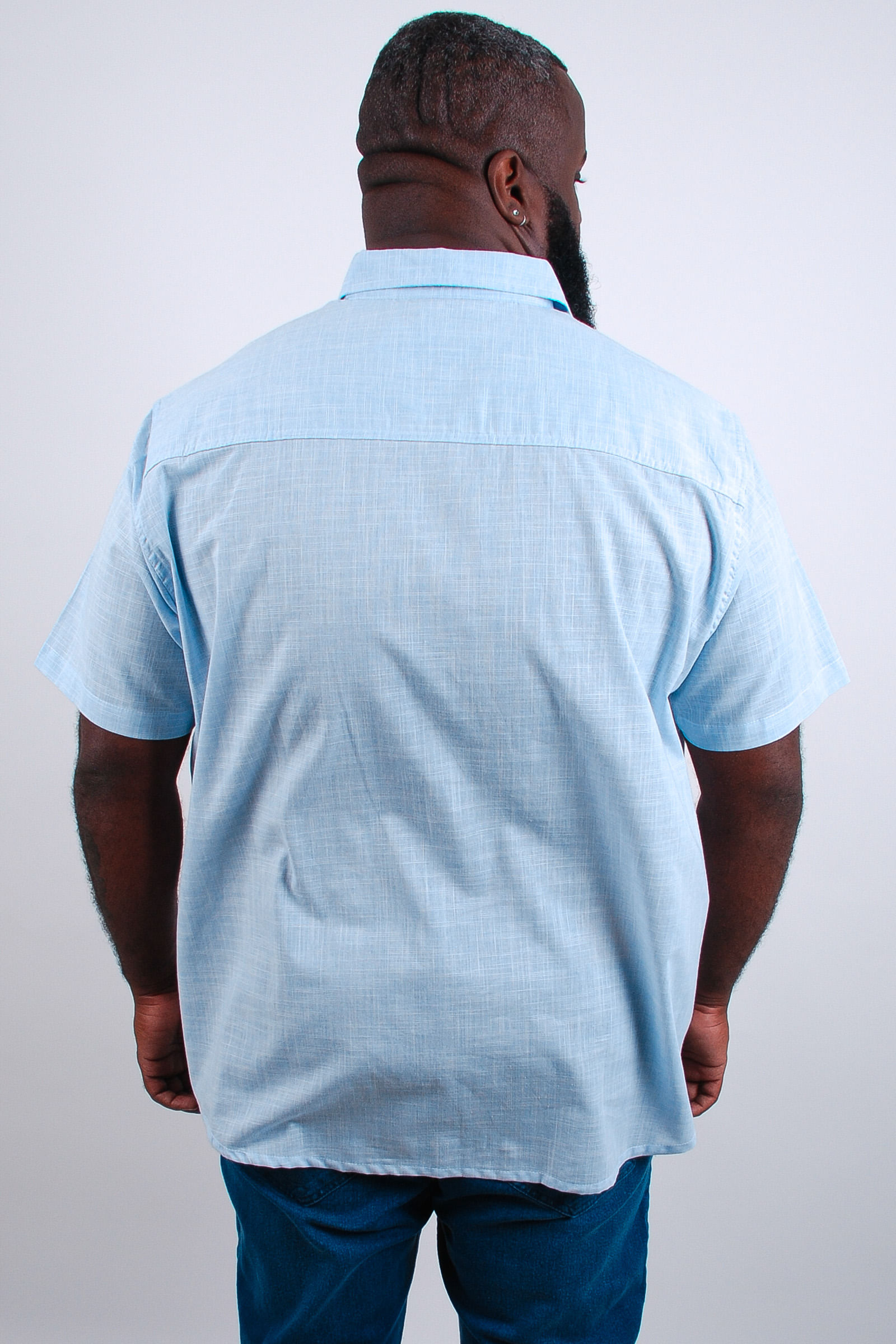 Camisa-chambray-fio-tinto-manga-curta-plus-size_0003_4