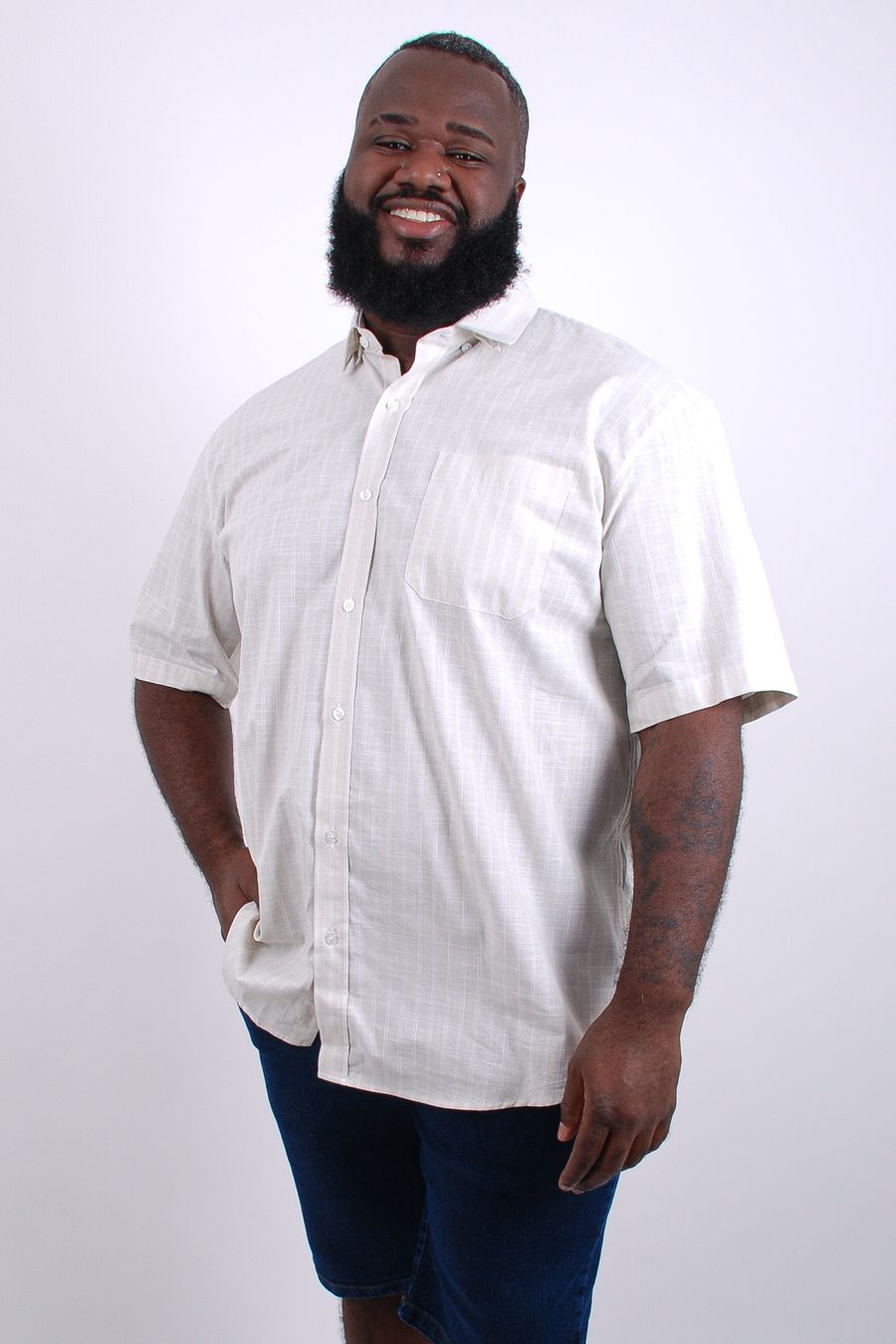 Camisa masculina manga curta listrado fio tinto bege