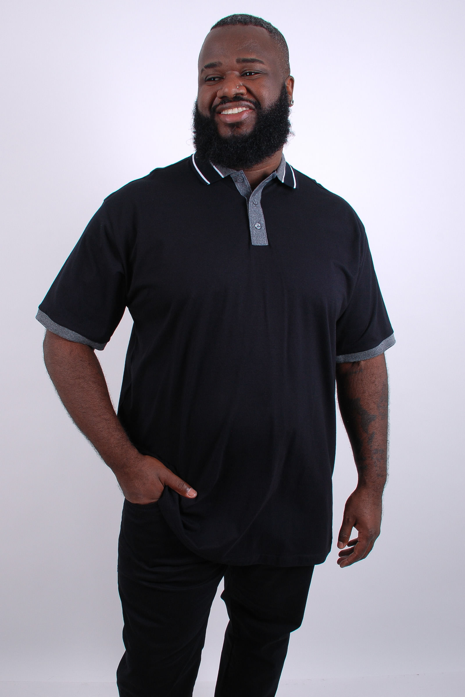 Camisa-polo-masculina-vista-contrastante-gola-e-punhos-com-friso_0026_1