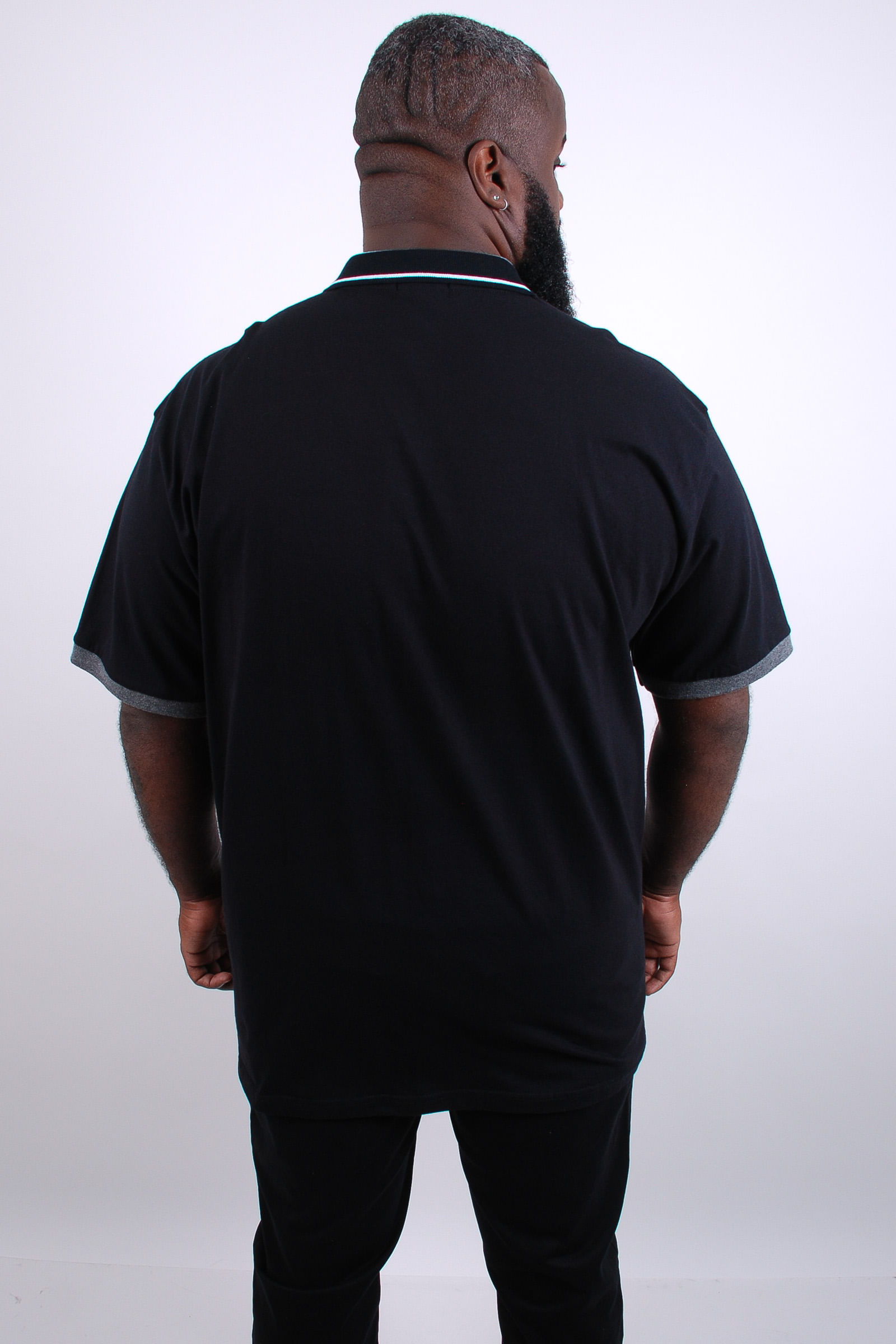 Camisa-polo-masculina-vista-contrastante-gola-e-punhos-com-friso_0026_4
