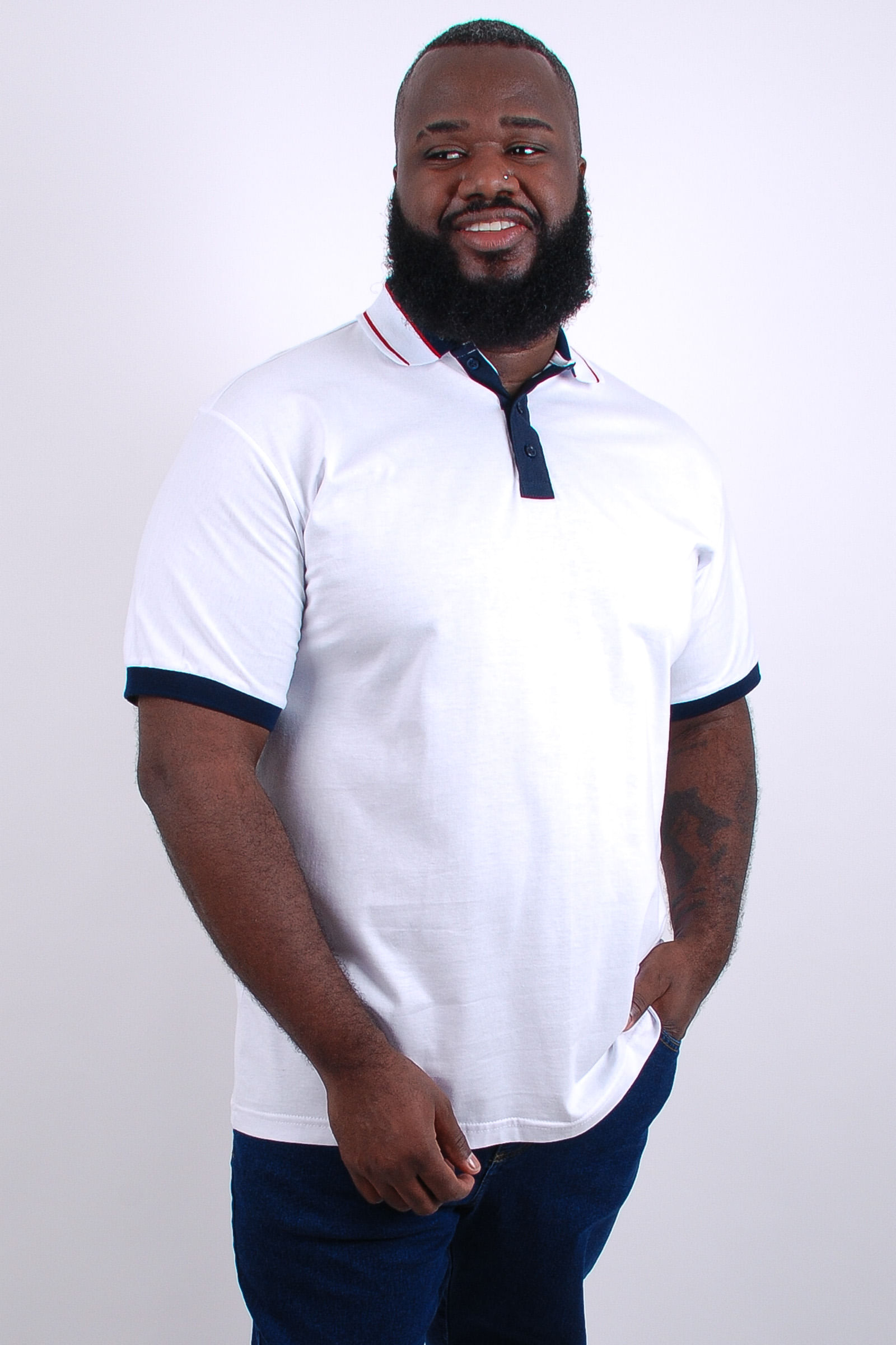 Camisa-polo-masculina-vista-contrastante-gola-e-punhos-com-friso_0009_1