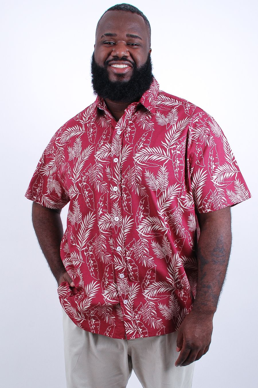 Camisa masculina manga curta estampa folhagem vinho