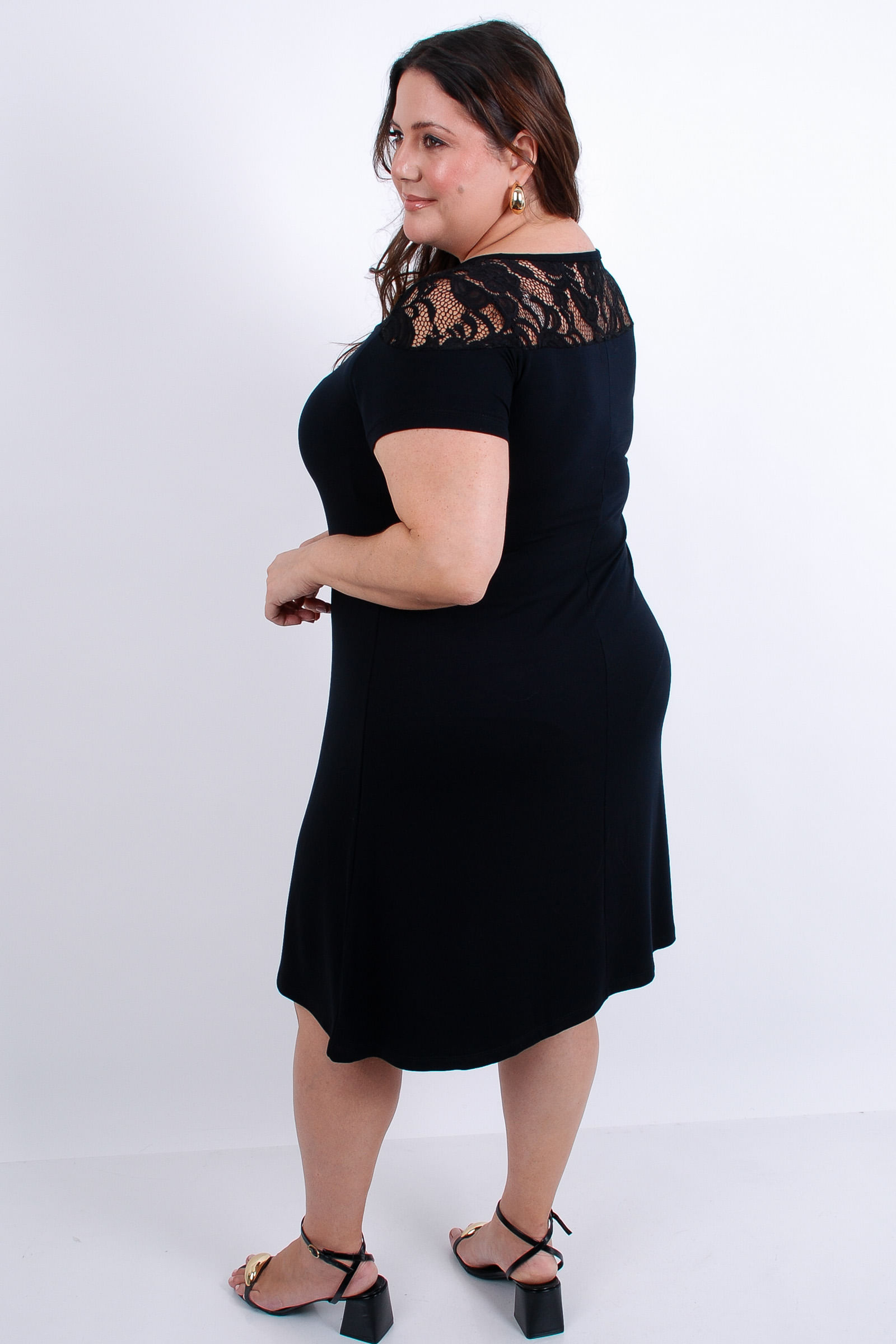 Vestido-curto-com-renda-decote-frente-e-costas_0026_4