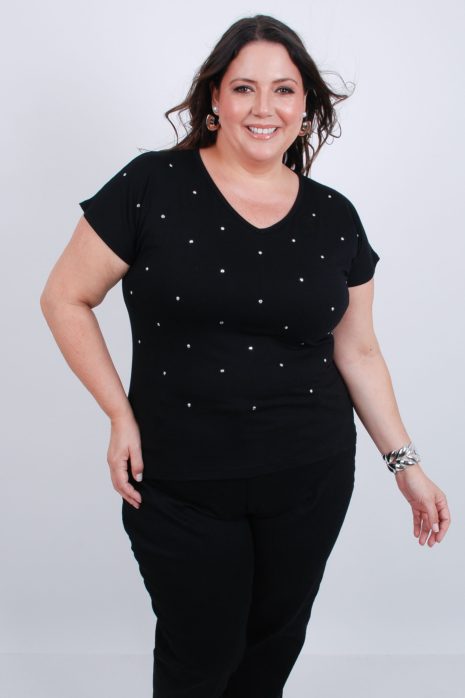 Blusa-manga-curta-lisa-com-brilhos-na-frente_0026_1