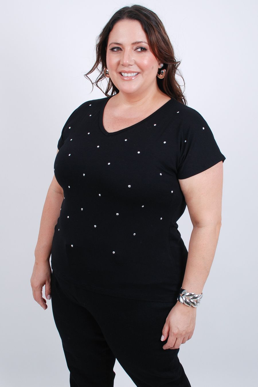 Blusa manga curta lisa com brilhos na frente preto