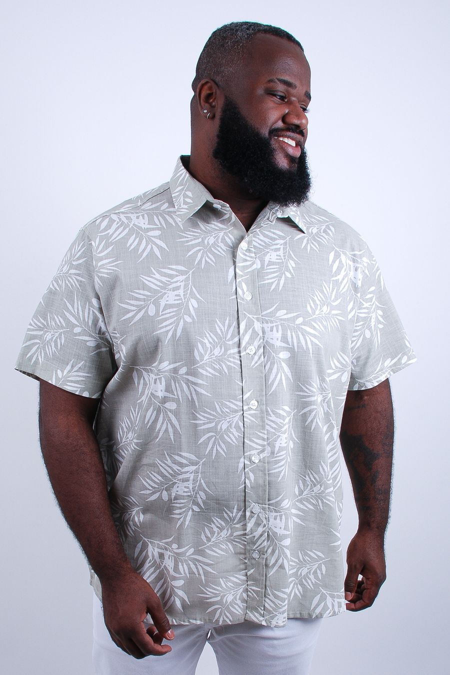 Camisa masculina manga curta estampa bicolor folhagem bege