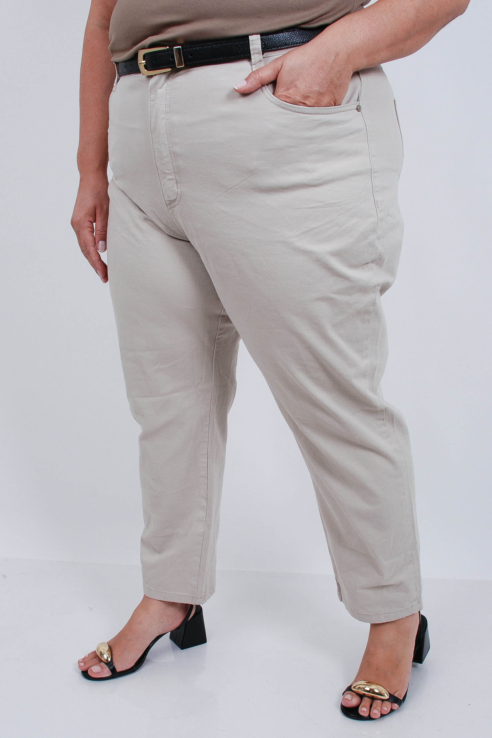 Calca-capri-feminina-em-sarja-com-elastano_0008_1