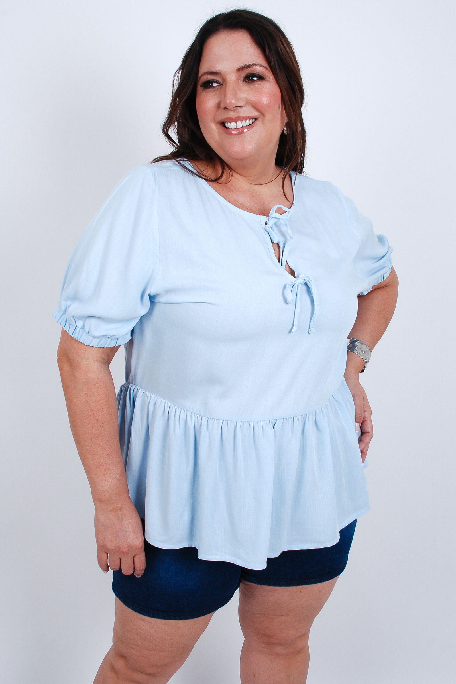 Blusa-manga-curta-lisa-com-lacos-no-decote_0003_1