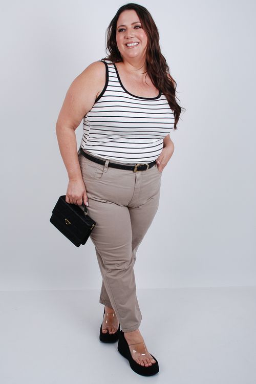 Calça capri feminina em sarja com elastano kaki