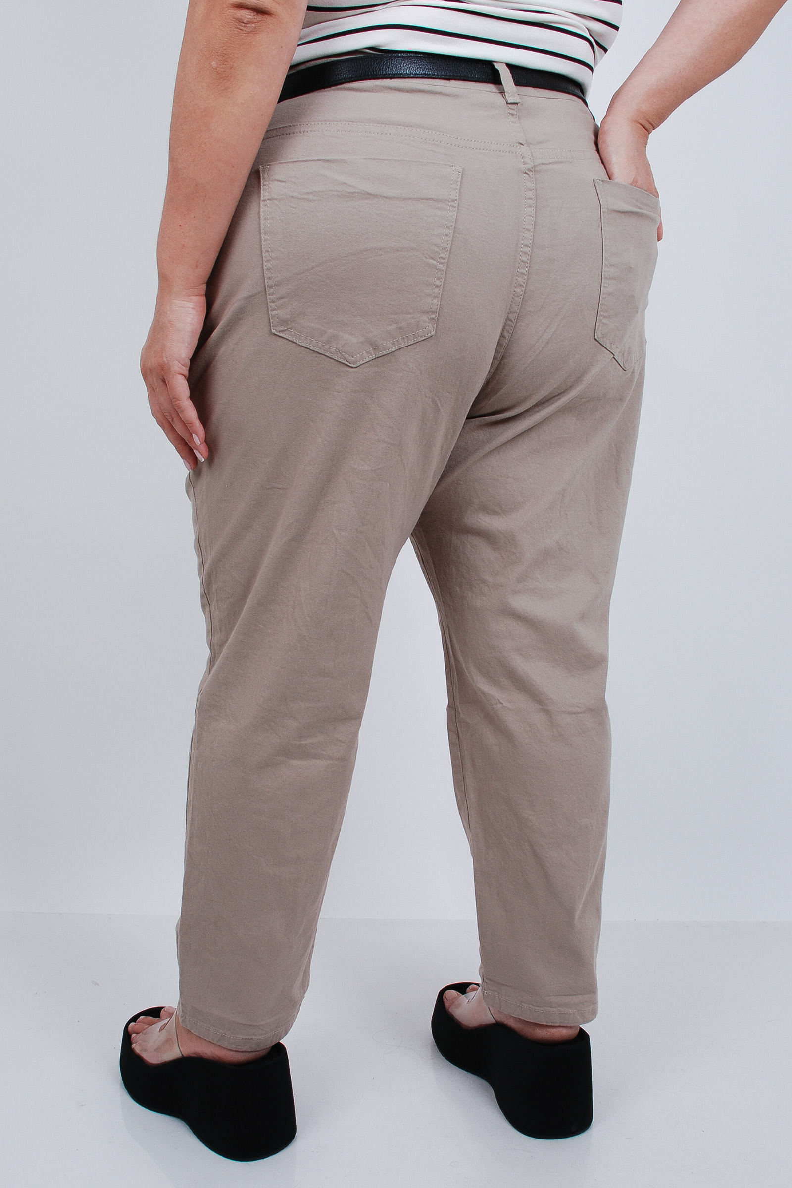 Calca-capri-feminina-em-sarja-com-elastano_0037_4.jpg