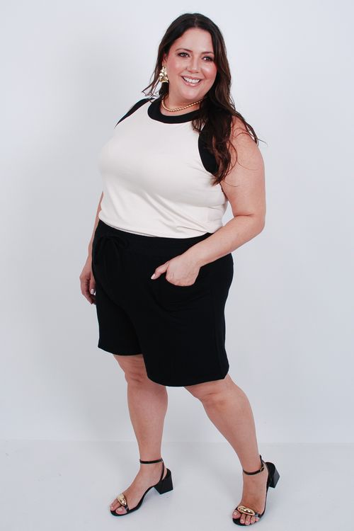 Shorts feminino em moletinho liso preto