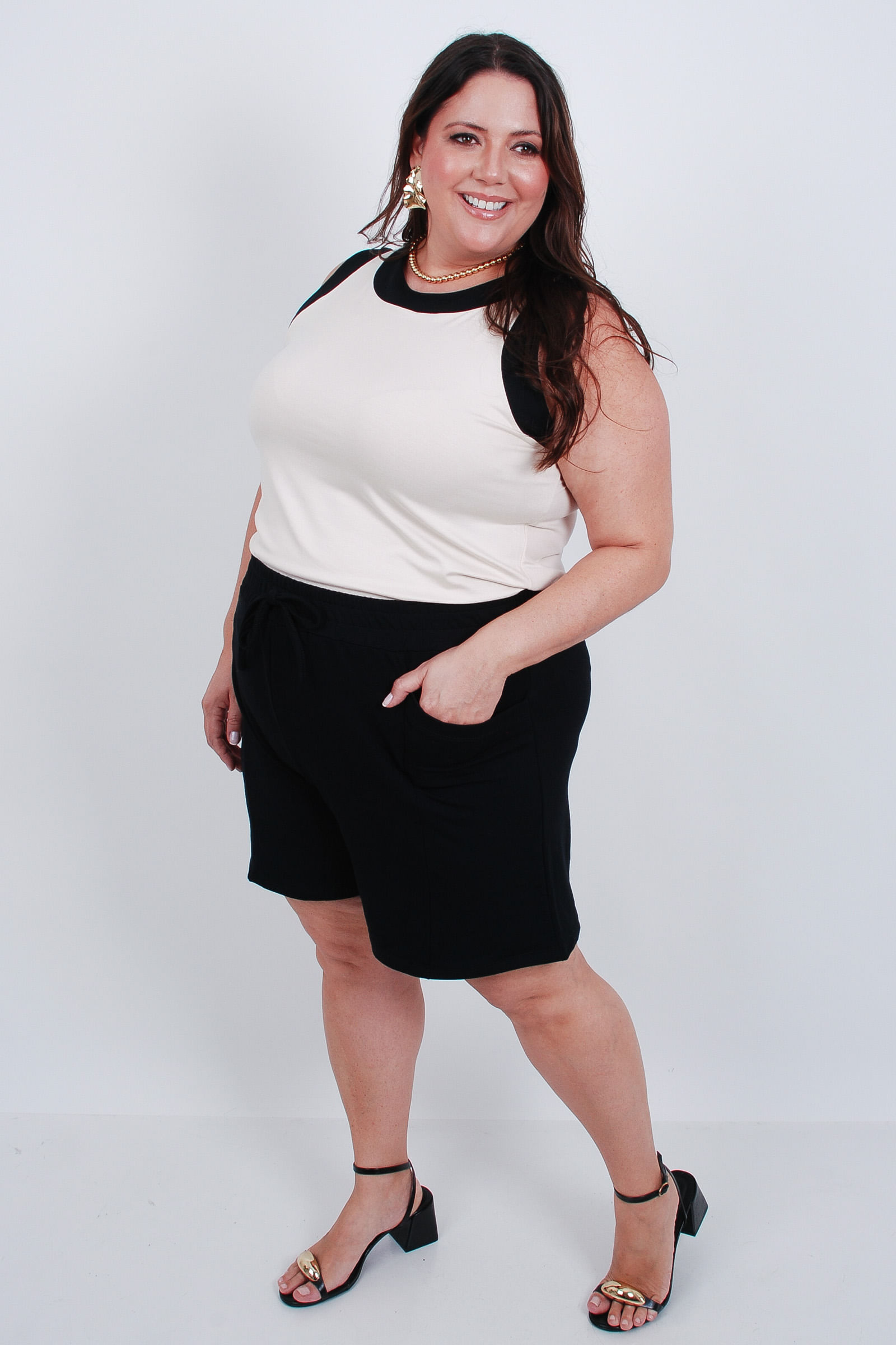 Shorts-feminino-em-moletinho-liso_0026_2.jpg