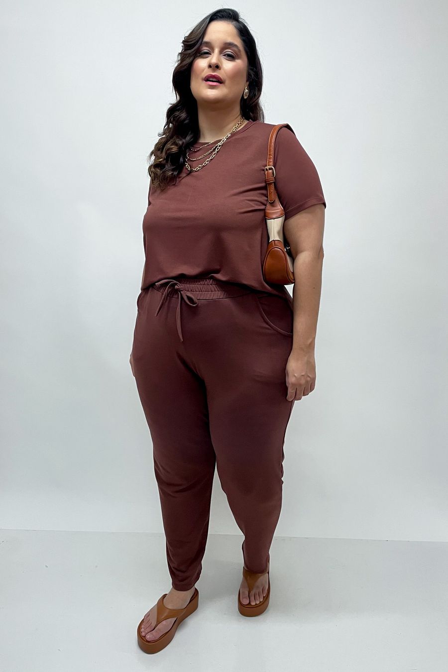 Calça de moletinho plus size marrom
