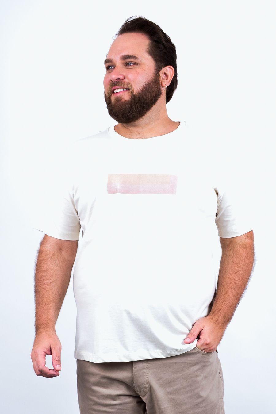 camiseta masculina meia malha com estampa geométrica bege