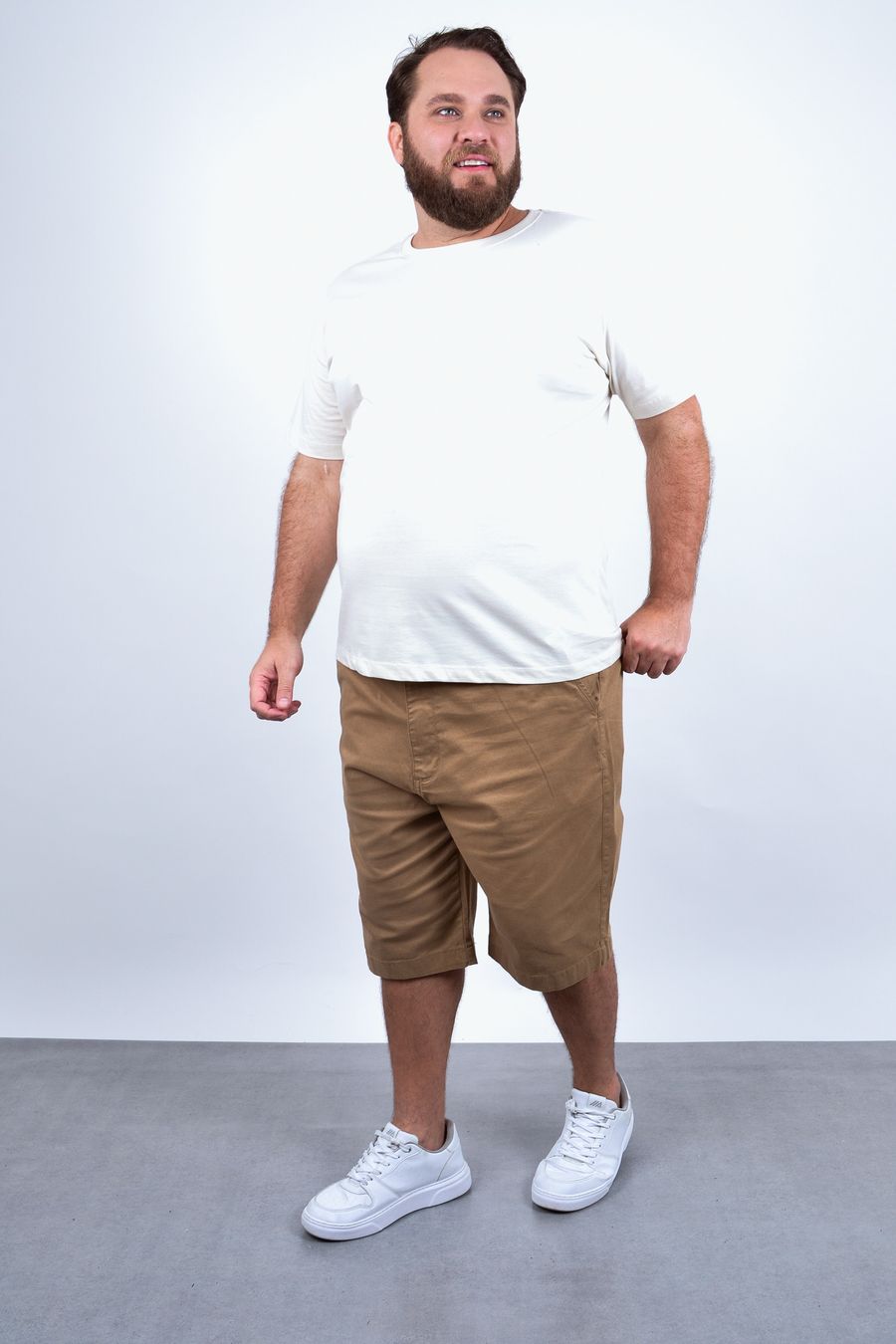 Camiseta básica masculina plus size bege