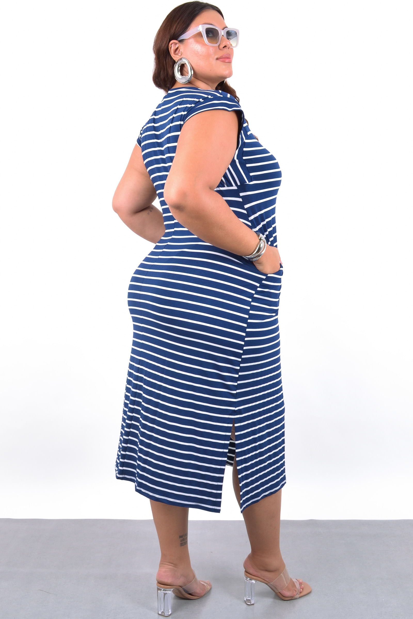 Vestido-midi-em-malha-listrada_0004_4.jpg
