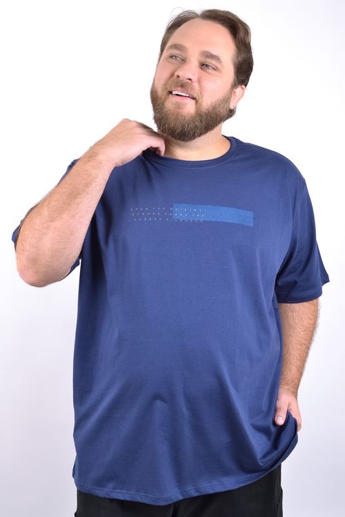 camiseta masculina meia malha com estampa "lettering" azul marinho