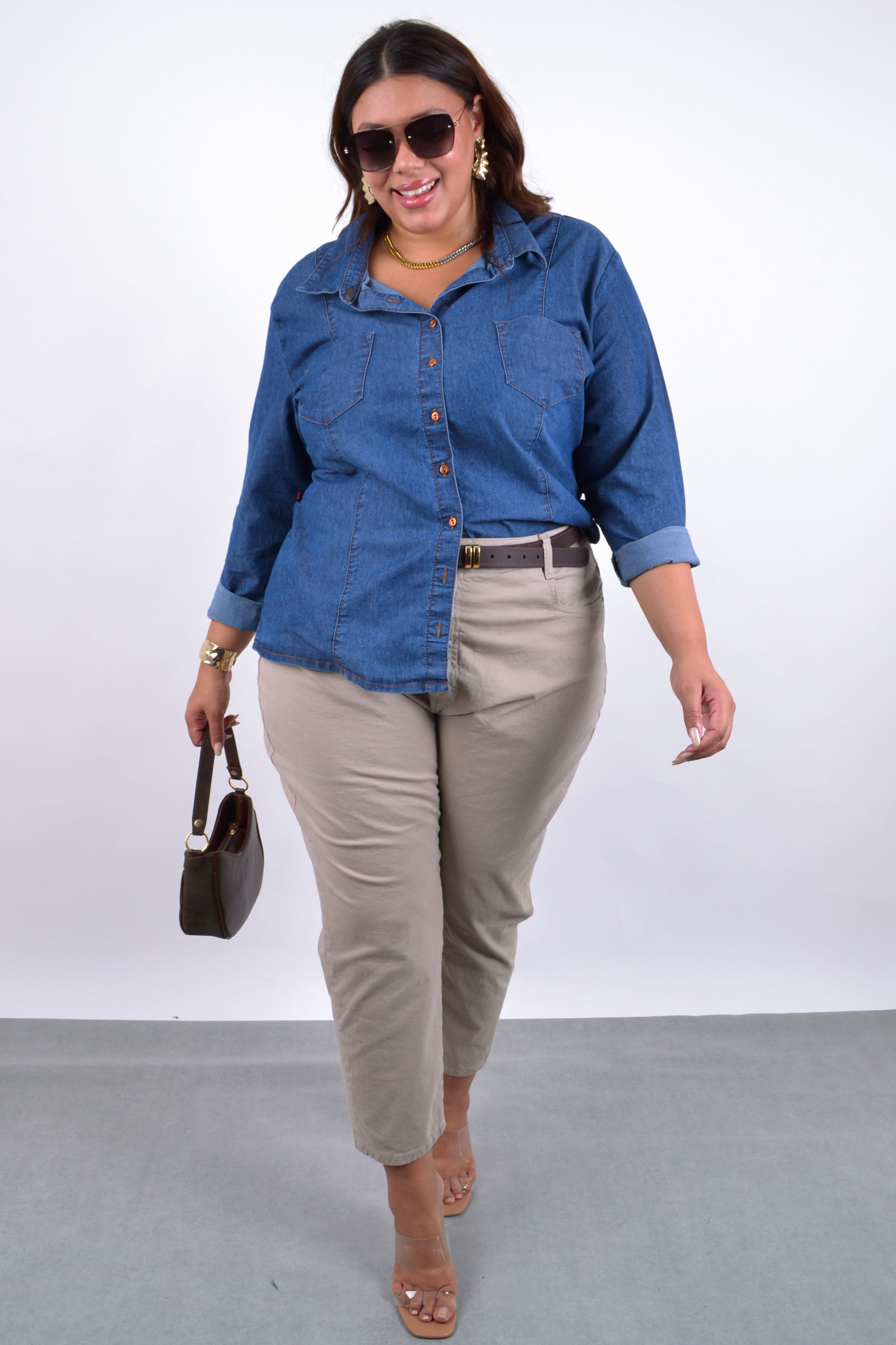 Camisa-jeans-feminina-com-bolsos-plus-size_0102_2.jpg