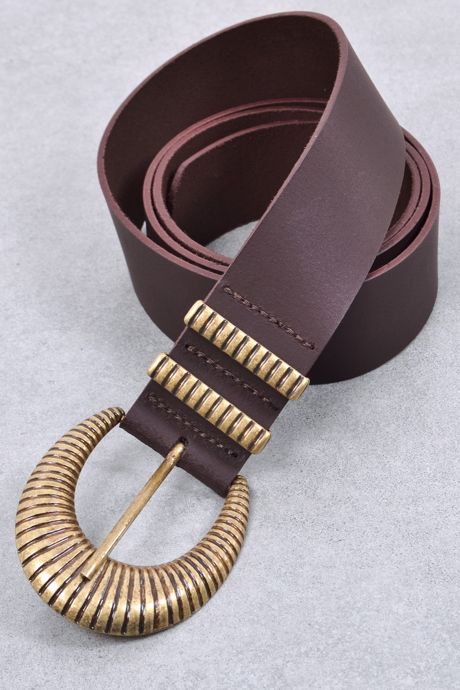 Cinto-feminino-couro-fivela-e-passante-ouro-velho_0020_1.jpg
