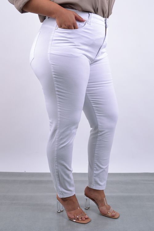 Calça skinny em sarja plus size branco