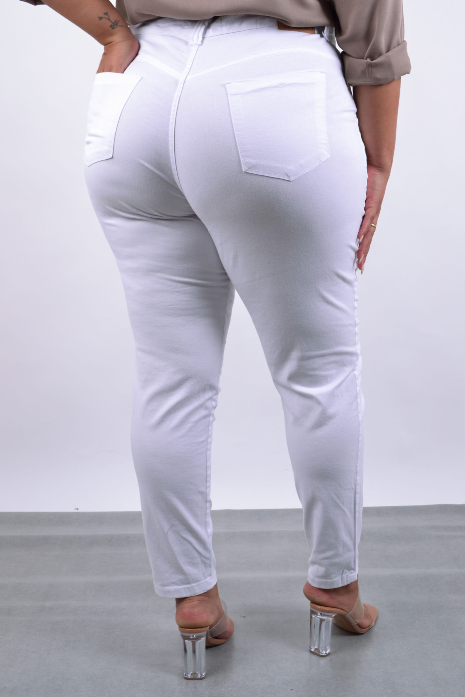 Calca-skinny-em-sarja-plus-size_0009_4.jpg