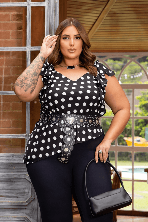 Blusa Babado Assimétrico Plus Size POA PRETO