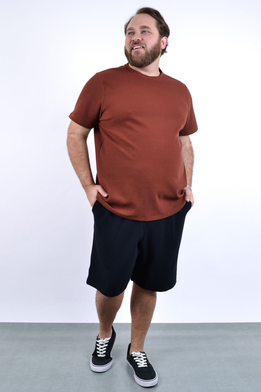 Camiseta malha waffle manga curta masculina marrom