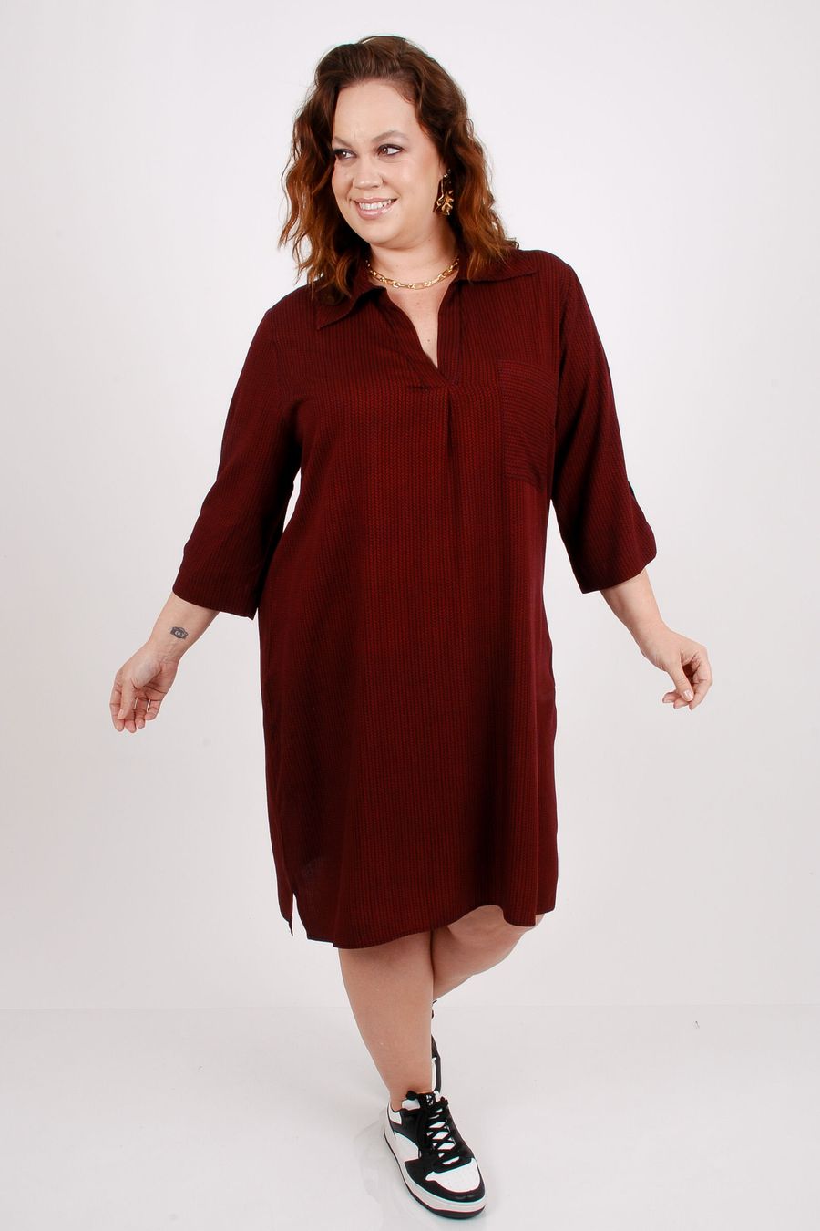 Vestido viscose estampada com gola vinho