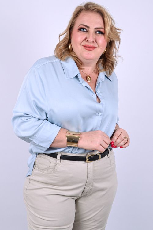 Camisa feminina com manga em viscose lisa azul