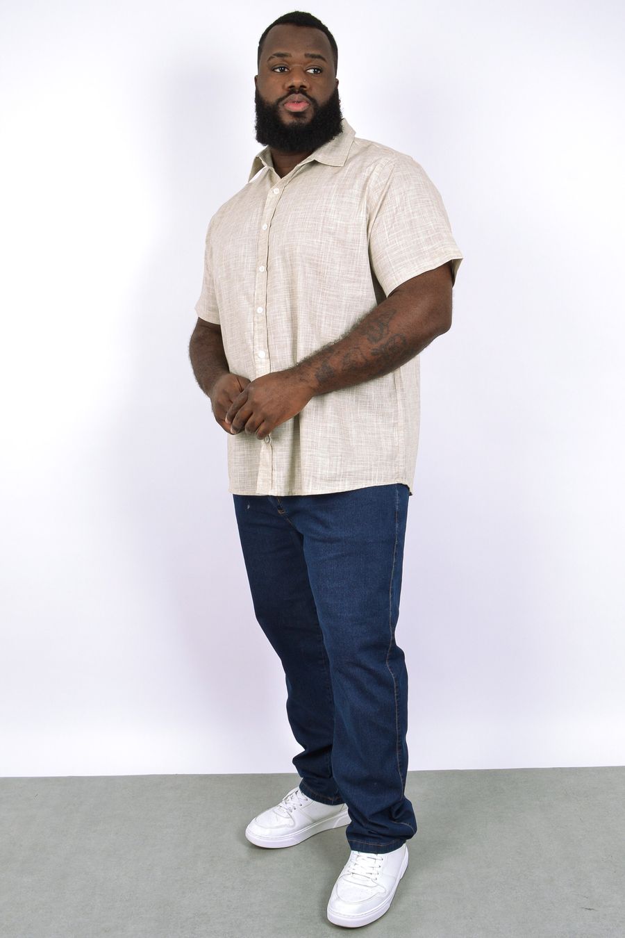 Camisa chambray fio tinto manga curta plus size kaki