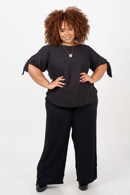 Blusa manga curta com abertura plus size preto