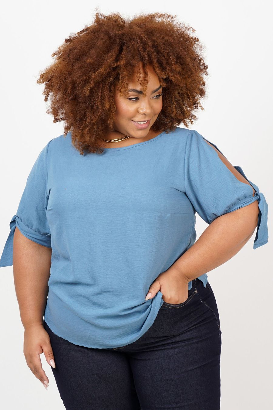 Blusa manga curta com abertura plus size azul