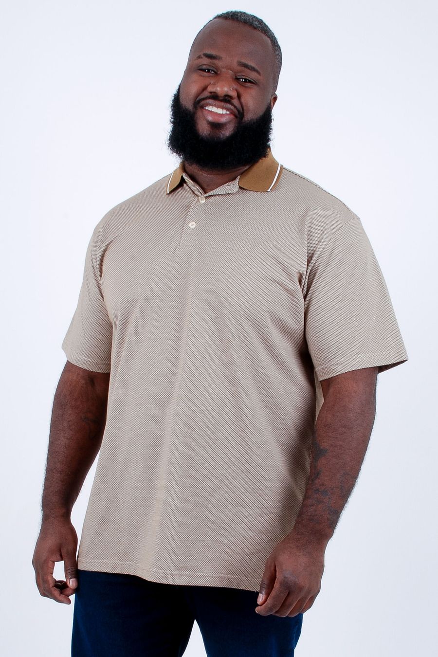 Polo manga curta em malha texturizada bege