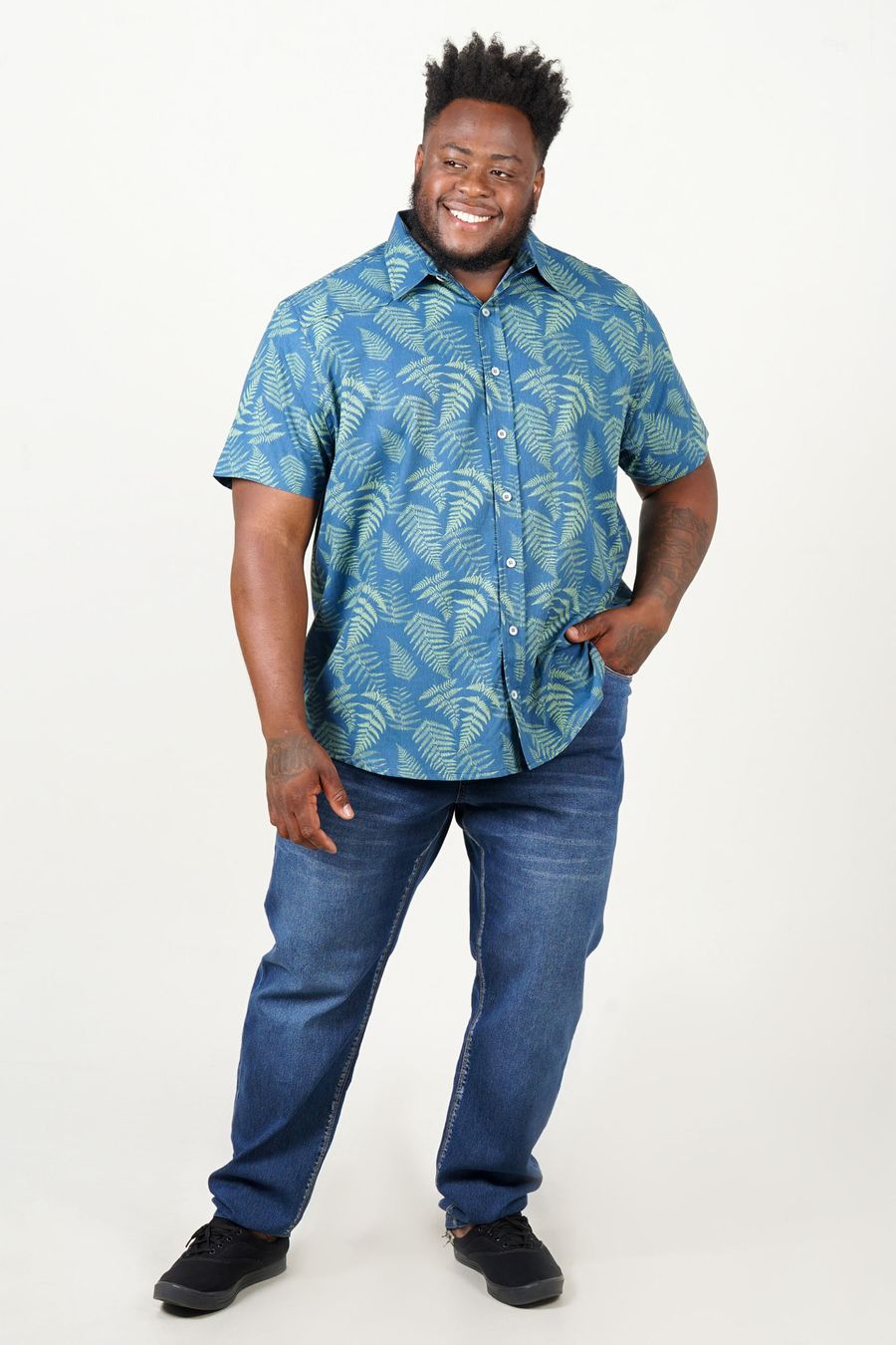 Camisa manga curta folhagem plus size verde