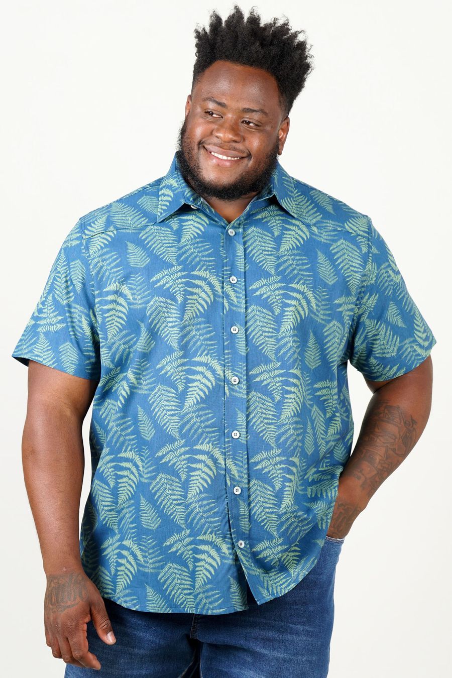 Camisa manga curta folhagem plus size verde