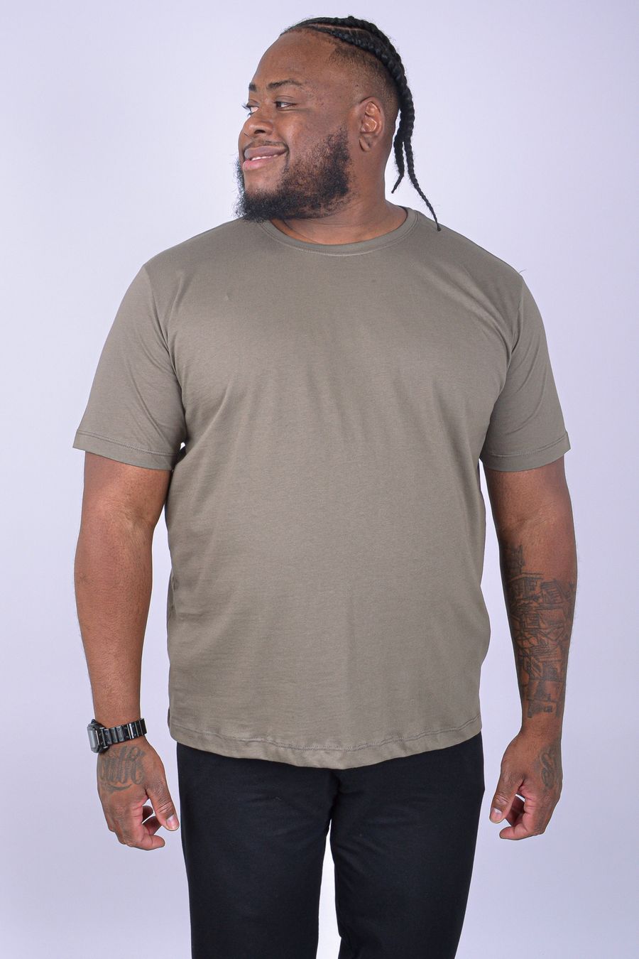 Camiseta básica masculina plus size kaki