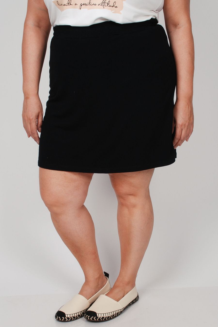 Short saia em moletinho plus size preto