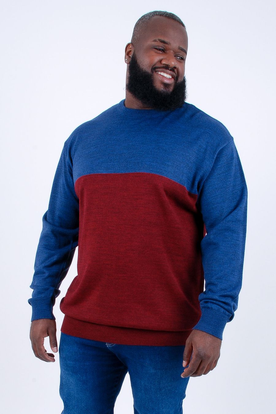 Blusa em tricô com bloco de cor plus size azul marinho