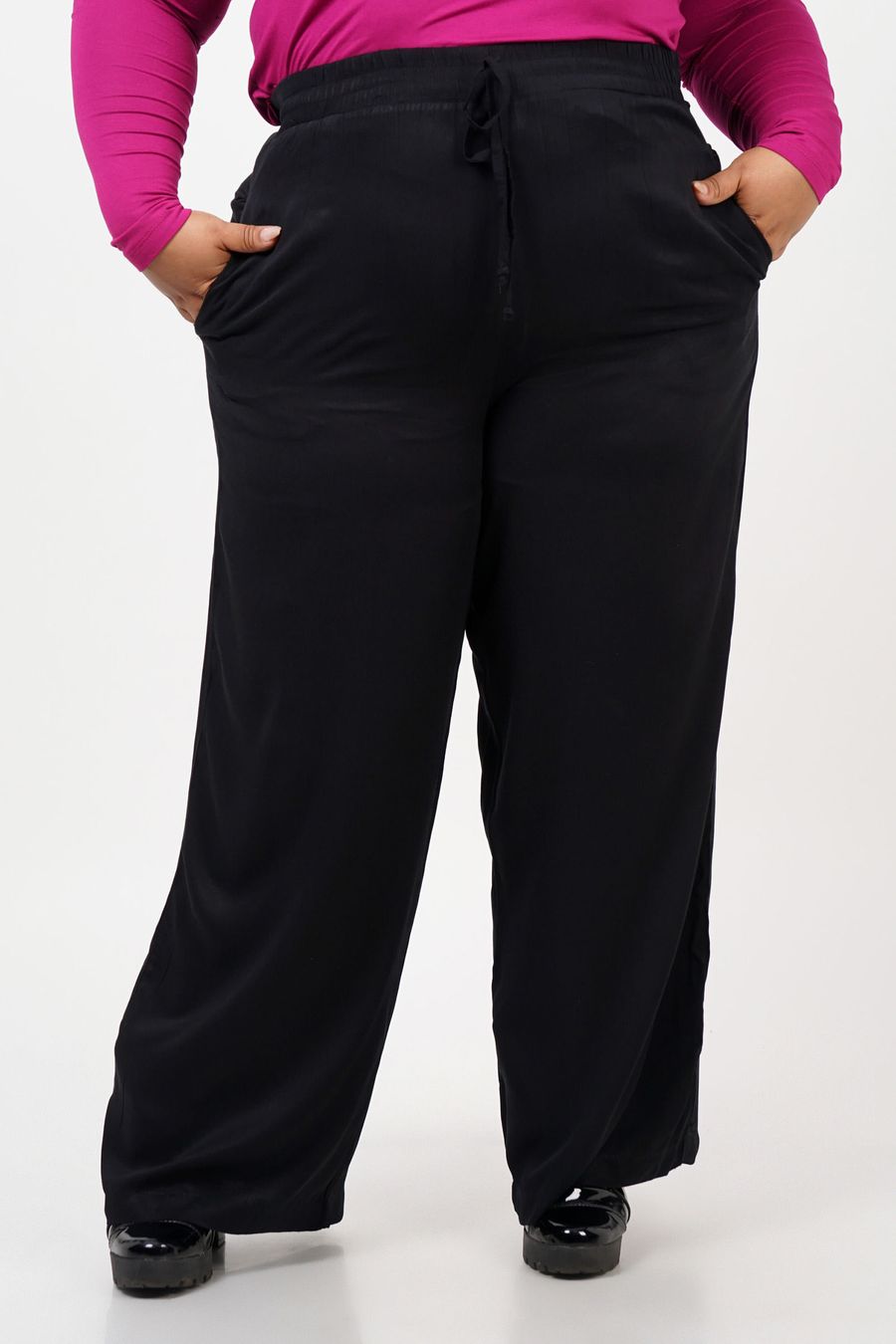 Pantalona de viscose plus size preto
