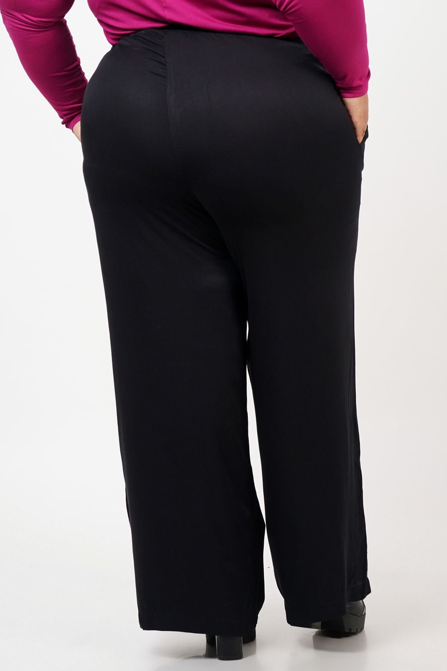 Pantalona de viscose plus size preto