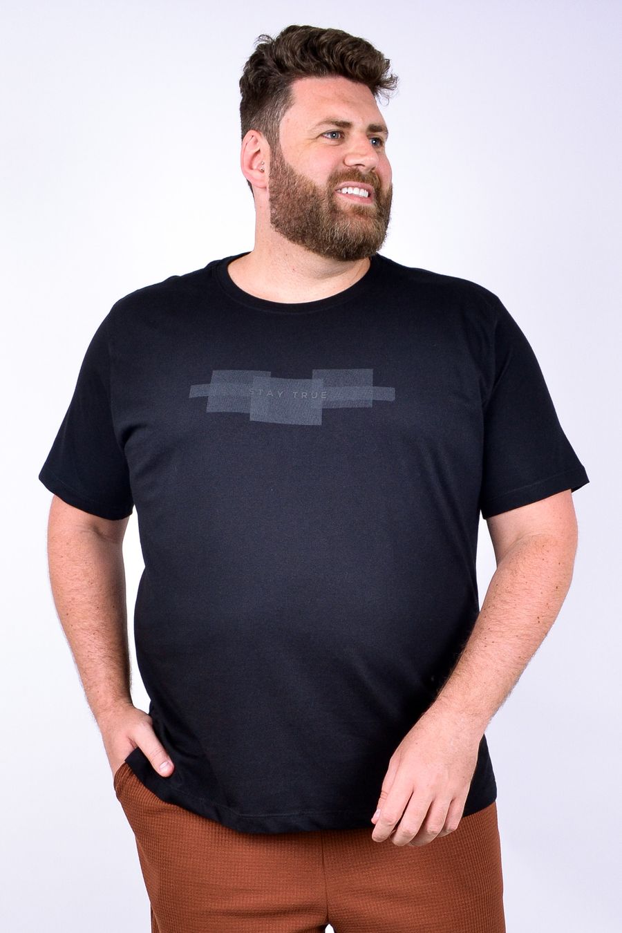 Camiseta masculina meia malha manga curta com estampa "true" preto