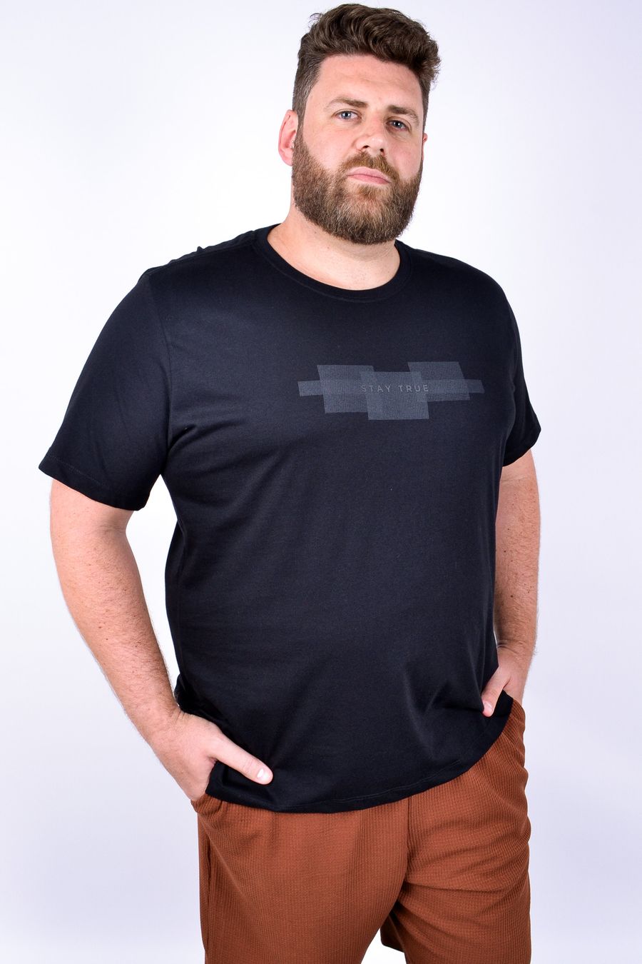 Camiseta masculina meia malha manga curta com estampa "true" preto