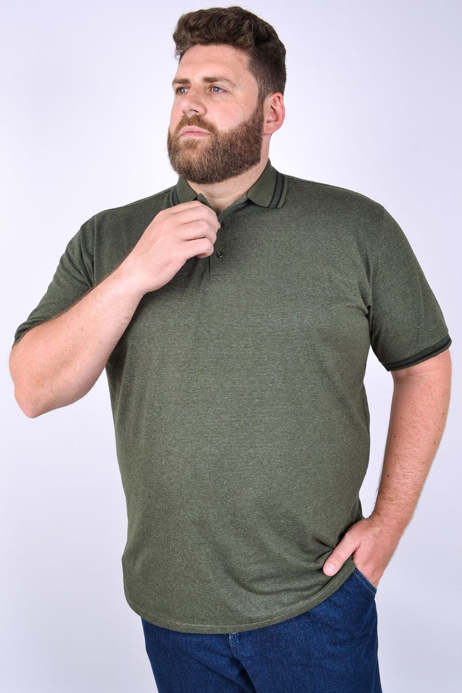 Polo masculina manga curta em malha. mescla listrada verde musgo