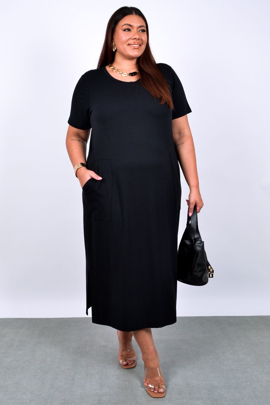 Vestido feminino midi em moletinho com bolsos preto