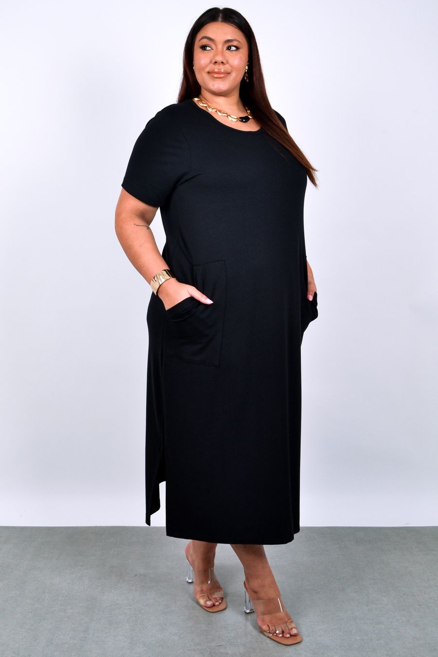 Vestido feminino midi em moletinho com bolsos preto