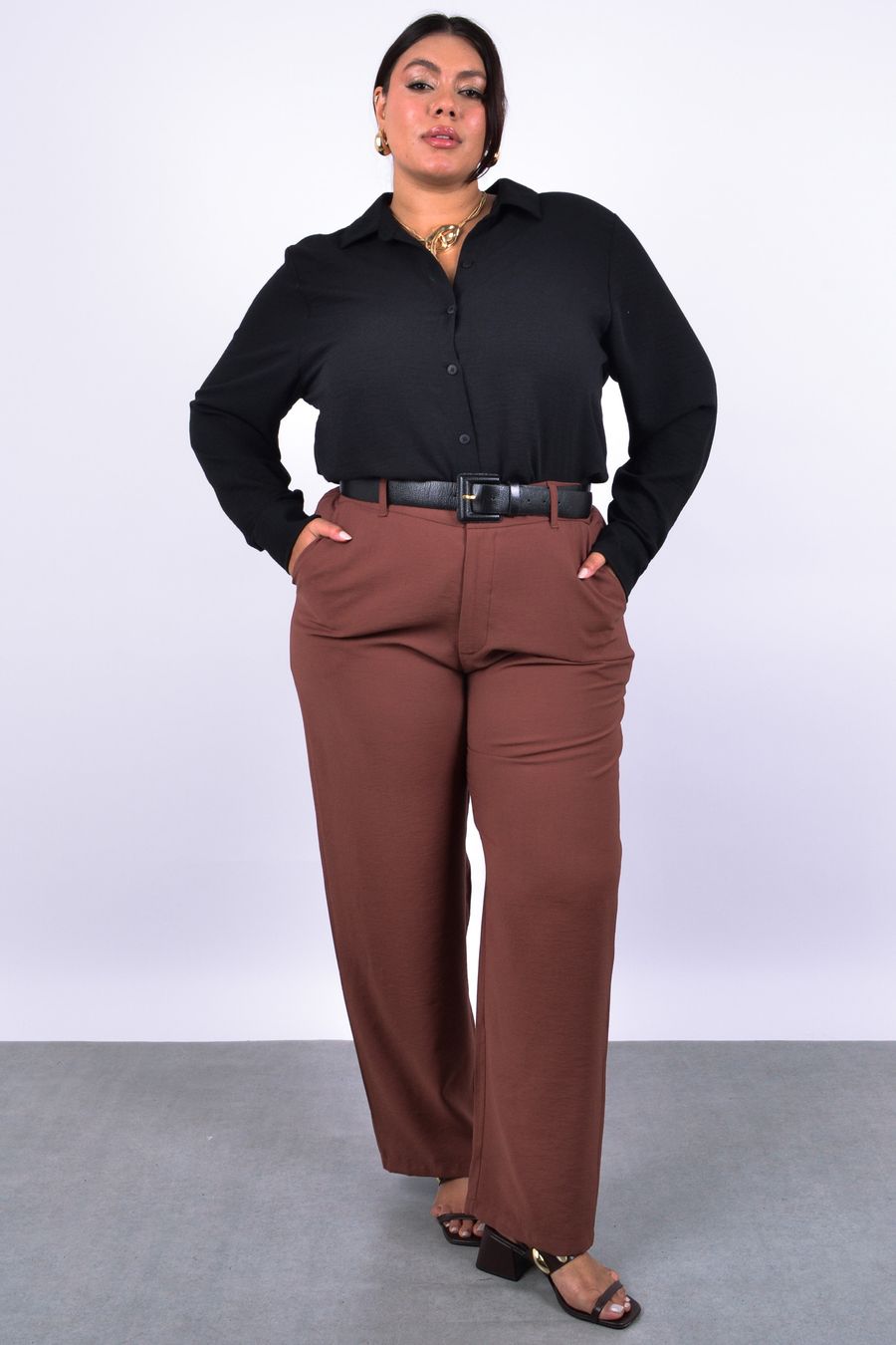 Calça reta alfaiataria feminina marrom