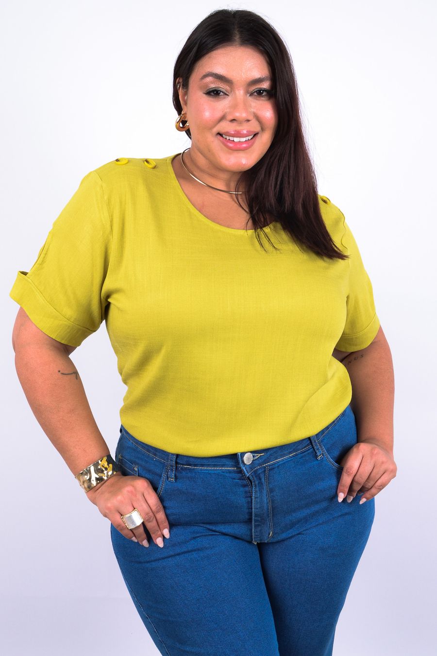Blusa feminina em viscose com elastano e botões no ombro verde