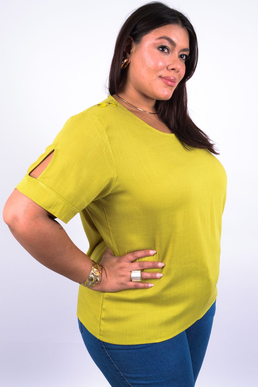 Blusa feminina em viscose com elastano e botões no ombro verde