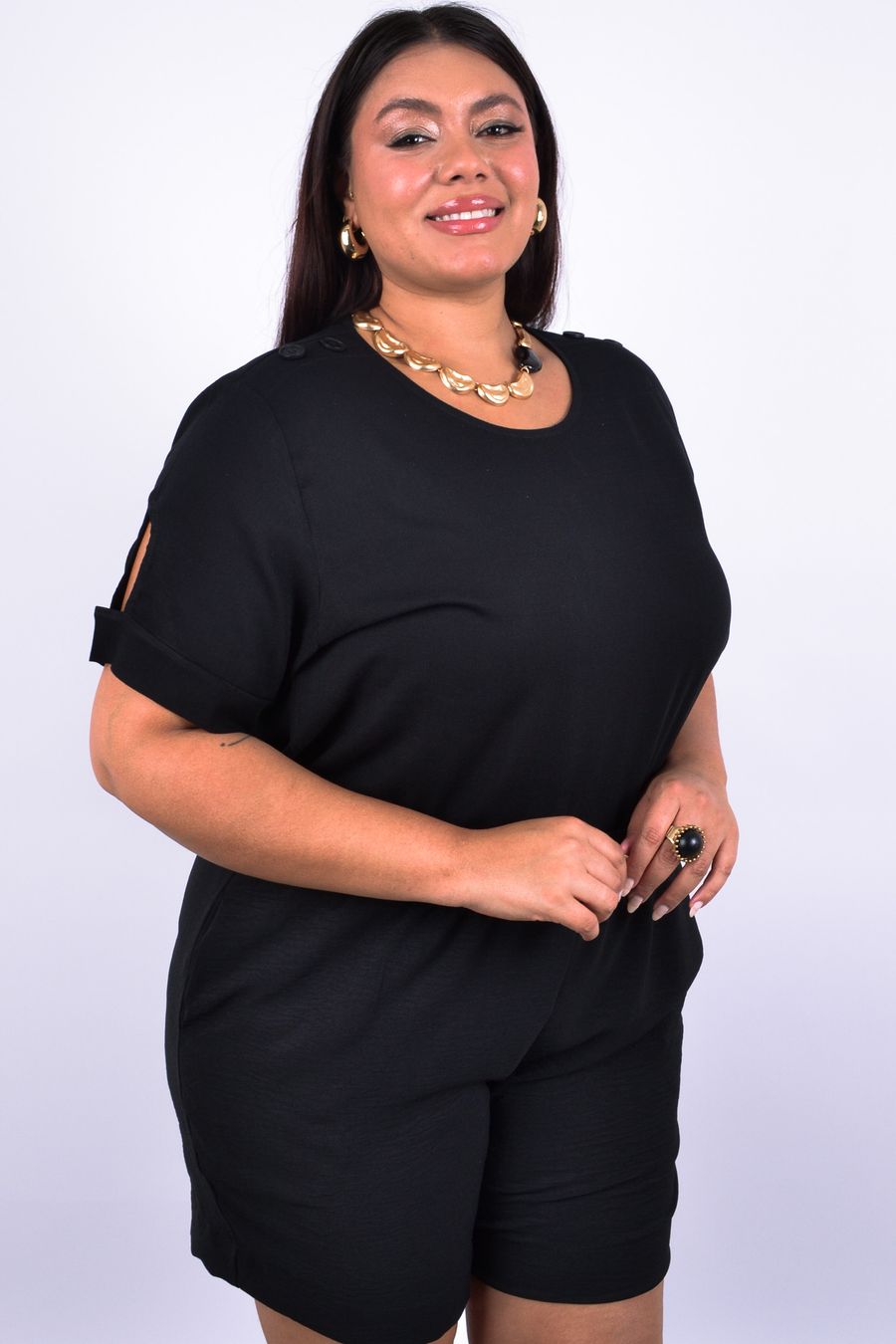 Blusa feminina em viscose com elastano e botões no ombro preto